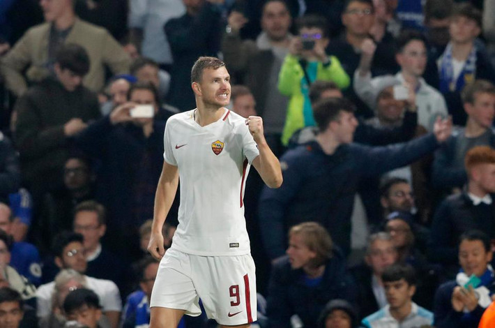Chelsea đã đồng ý trả khoán phí "cứng" 28 triệu bảng cho Roma để có sự phục vụ của Edin Dzeko. Ảnh: Goal