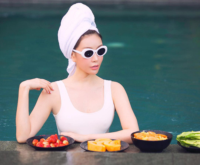 Tất cả những gì cần làm chỉ là nhấc điện thoại và gọi cho lễ tân thì ngay lập tức sáng hôm sau, một bữa sáng thịnh soạn được trang trí cẩn thận sẽ được bày biện ở hồ bơi và đợi bạn.