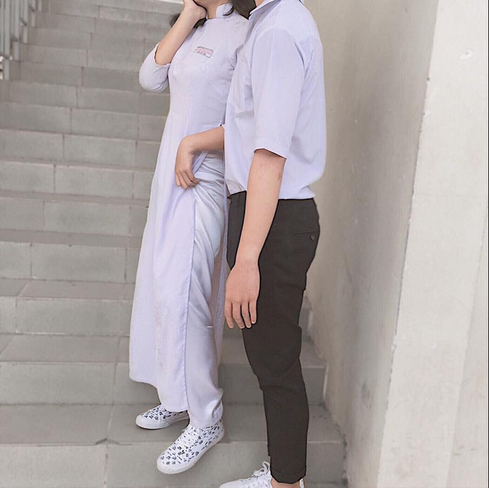 Được biết, Q.A là cô gái rất thích trang điểm đậm và ăn mặc "mát mẻ". Trước đó, cô cũng thường xuyên đăng nhiều bức ảnh phản cảm của mình, gây sốt cư dân mạng.
