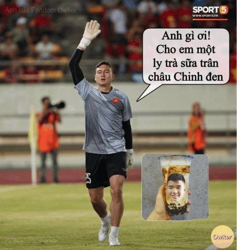 Tuy nhiên, trà sữa của Văn Lâm có món topping cực lạ mang tên "Chinh đen".