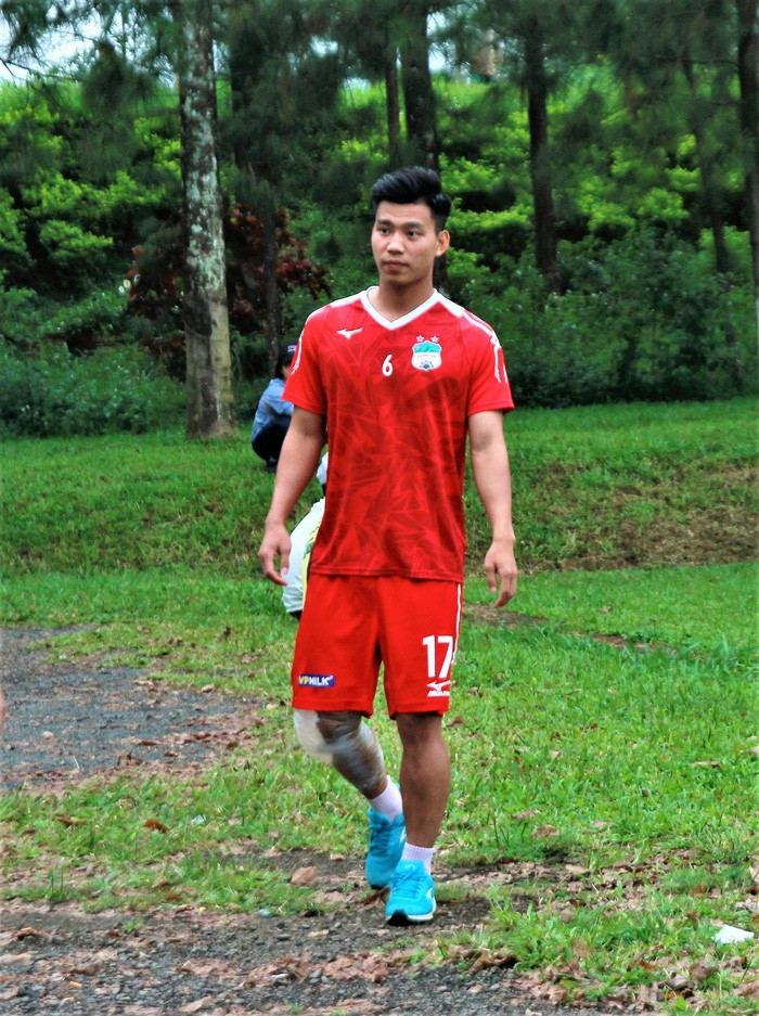 Dù chưa công bố, nhưng theo những thông tin hé lộ thì nhiều cái tên trụ cột của U23 Việt Nam và Olympic Việt Nam đều có mặt. Tiêu biểu như thủ môn Bùi Tiến Dũng, tiền vệ Quang Hải, Xuân Trường, Văn Toàn, Văn Hậu, tiền đạo Công Phượng, Đức Chinh hay hậu vệ Duy Mạnh...