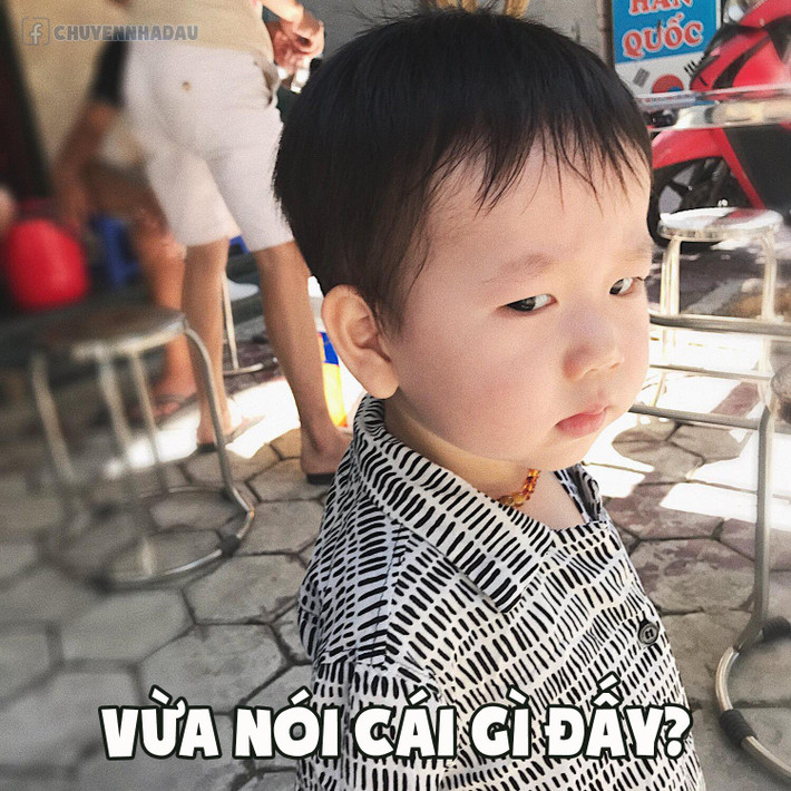 Bé Đậu siêu đáng yêu nhờ thừa hưởng nét đẹp từ cả bố Ba Duy lẫn mẹ Nam Thương, từ đôi mắt một mí tinh nghịch, làn da trắng như trứng gà bóc, cho tới đôi má hây hây hồng siêu cưng.