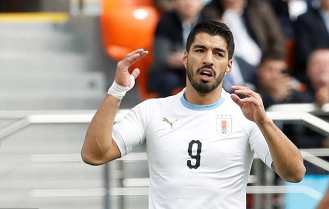 Có thể thấy sự nặng nề của Suarez đã khiến anh không còn trở nên đáng sợ.