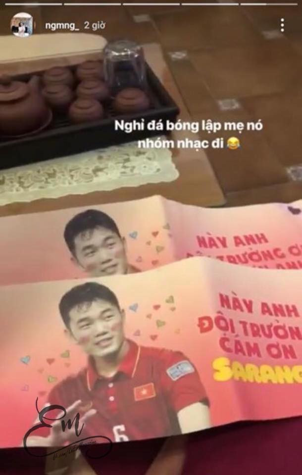 Mới đây, bạn gái Xuân Trường có tên Nhuệ Giang đã khiến những người hâm mộ chàng cầu thủ trở nên phẫn nộ khi đăng ảnh quà fan gửi tặng anh chàng bằng những câu nói, thái độ thiếu tôn trọng.