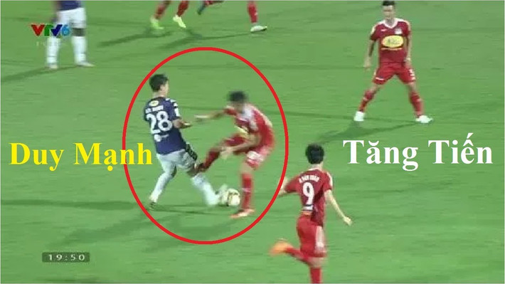 Còn nhớ cách đây chưa lâu, Tăng Tiến của HAGL đã có pha vào bóng trên mức cần thiết với Duy Mạnh của CLB Hà Nội FC. Tuy Duy Mạnh không dính chấn thương nặng nhưng pha bỏ bóng đá người của cầu thủ HAGL cũng khiến nhiều người ghê rợn.
