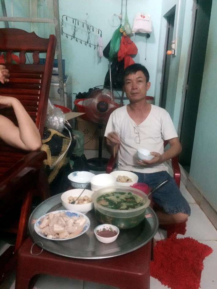 Ngay khi được đăng tải lên mạng xã hội, clip đã được cộng đồng mạng truyền tay nhau chia sẻ. Rất nhiều bạn trẻ tỏ ra ghen tị với cậu bạn này, bởi có ông bố hát hay và lên hình trông rất ''bảnh''.