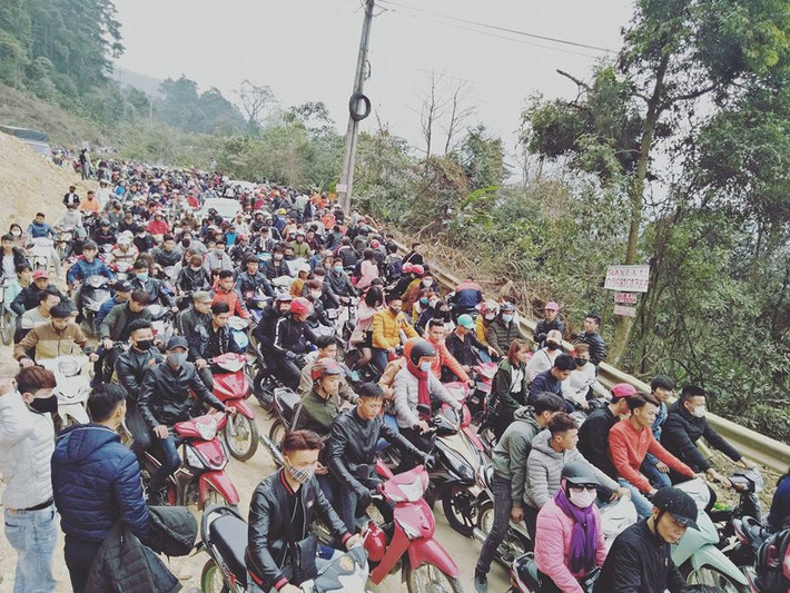 Dòng người đổ về các cung đường phượt có chặng ngắn và hợp lý như Tam Đảo, Tây Thiên, Ba Vì hay Mộc Châu trở nên đông đúc trong dịp nghỉ Tết vừa qua.