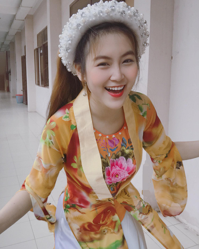 Nhưng đáp trả lại những đánh giá về mình Trần Trần chia sẻ rằng: "Tuy nhiên, mình thấy họ nói thật vô căn cứ. Thời đại này rồi, không có ai cấm cô giáo đi làm không được nhuộm tóc, và mình chỉ đùa nghịch với các em trong giờ giải lao, hoàn toàn không ảnh hưởng đến công việc"