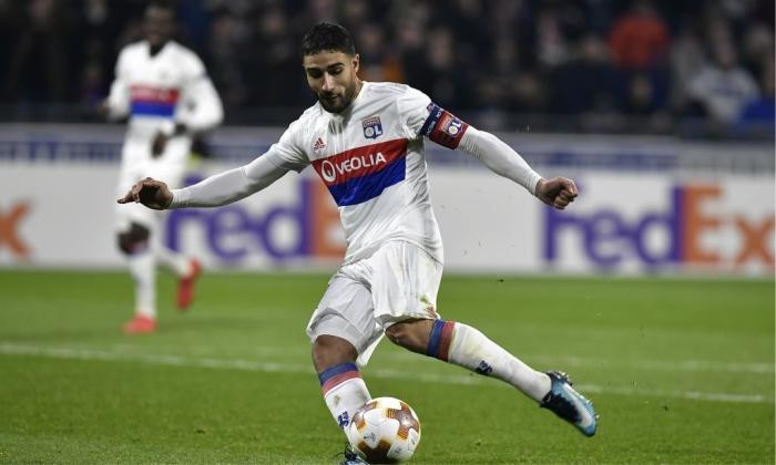 Chuyển nhượng bóng đá mới nhất từ L’Equipe, BLĐ Chelsea đã bắt tay vào việc săn tìm 1 ngòi nổ thượng thặng. Mục tiêu mà The Blues vừa bắt đầu đàm phán chính là đội trưởng Lyon, Nabil Fekir.