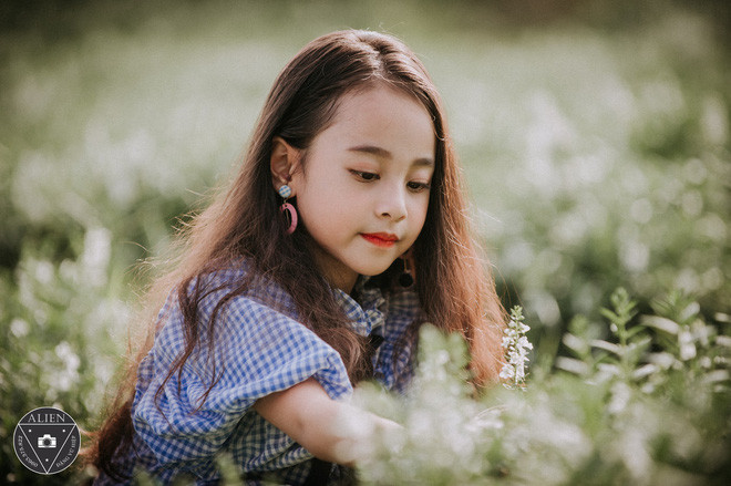 Nhìn nụ cười tươi rói cùng ánh mắt long lanh của Bảo Vy, nhiều người cũng cảm thấy dễ chịu, nhẹ nhàng.