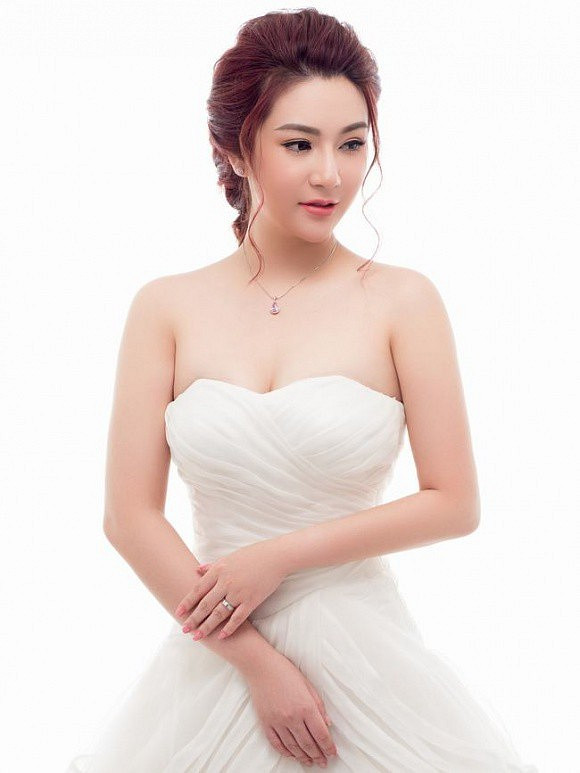 Đoàn Dạ Ly từng hoạt động nghệ thuật với với nghệ danh Bảo Phương. Cô sinh năm 1993 tại Hà Nội. Cô được chú ý khi tham gia Miss Teen 2010.