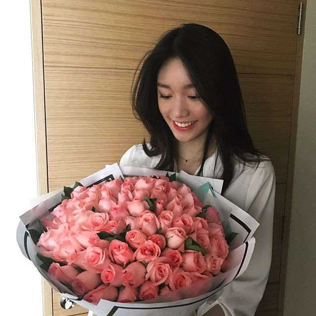 Được biết, Qi Meihe đã đi du lịch đến nhiều nơi trên thế giới nhưng Qi lại hiếm khi check in ở resort nổi tiếng hay quán bar đình đám.