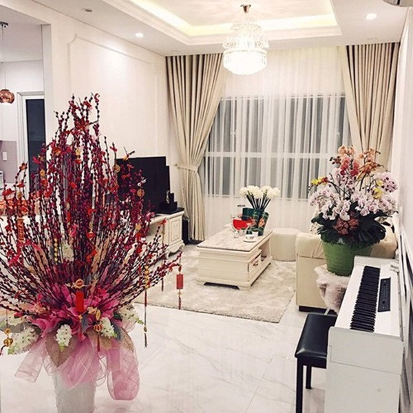 Bên cạnh đó, Angela Phương Trinh cũng đã tự mua được một ngôi nhà khang trang tại TP. Hồ Chí Minh, nơi cô và em gái đều đang sinh sống. Ảnh sử dụng trong bài: FBNV.