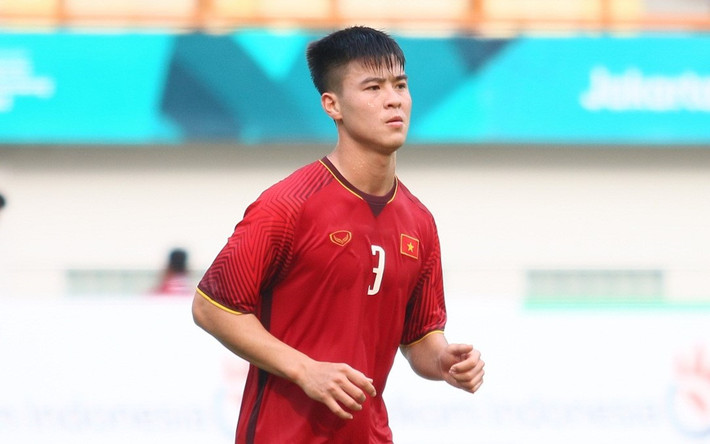 Đỗ Duy Mạnh kết hợp với Trần Đình Trọng và Quế Ngọc Hải tạo thành bộ 3 trung vệ cực kỳ vững chãi án ngữ trước khung thành thủ môn Đặng Văn Lâm.