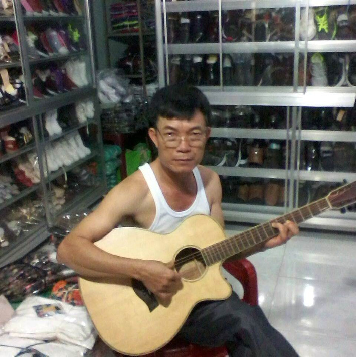 Được biết, bố của Thống Đại tên là Cao Văn Dũng (53 tuổi), hiện đang kinh doanh cửa hàng quần áo và giày dép tại nhà.
