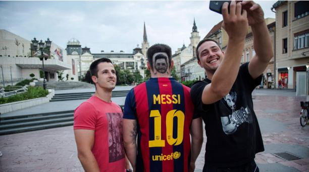 Trong dịp World Cup này, có thể rất nhiều người sẽ đến nhờ Hvala cắt cho kiểu tóc mang gương mặt của thần tượng, để ủng hộ các cầu thủ thi đấu tốt trên đất Nga.