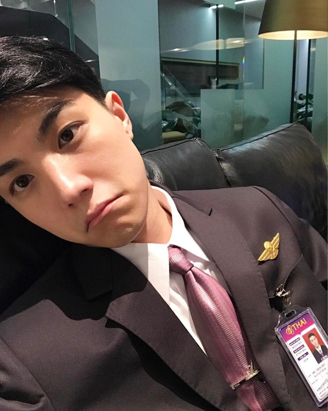 Bruce Sirikorn hiện là tiếp viên hàng không của hãng hàng không Thai Airway. Cũng như nhiều tiếp viên khác, Bruce yêu thích du lịch và đã đặt chân đến khá nhiều quốc gia.