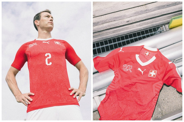 Hãng Puma từng tuyên bố mang lại cho đội tuyển Thụy Sĩ mẫu thiết kế độc đáo, hoàn toàn khác biệt để tự tin bước vào World Cup 2018. Quả thật, hãng ghi điểm rất nhiều trong mắt người xem sau thiết kế sáng tạo này với những họa tiết hoa văn chạykhắm các vị trí của mẫu áo. Đặc biệt hai bên sườn còn có những vạch sọc tạo nên sự khỏe khoắn cho dáng áo đấu này.