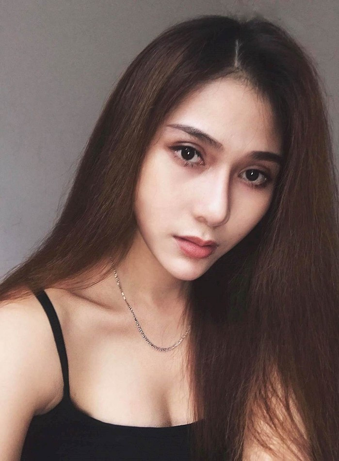 Trước khi nổi tiếng với danh xưng "hot girl phim học đường", Quỳnh Như từng tốt nghiệp trường ĐH Công nghệ TP HCM. Sau đó cô bạn này, mạnh dạn dấn thân vào con đường nghệ thuật với vai trò mẫu ảnh, diễn viên trẻ.