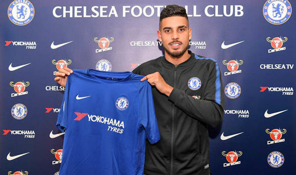 Chelsea đã chào đón Emerson Palmieri từ AS Roma và đang chiêu mộ thêm Giroud từ Arsenal. Ảnh: Chelsea FC