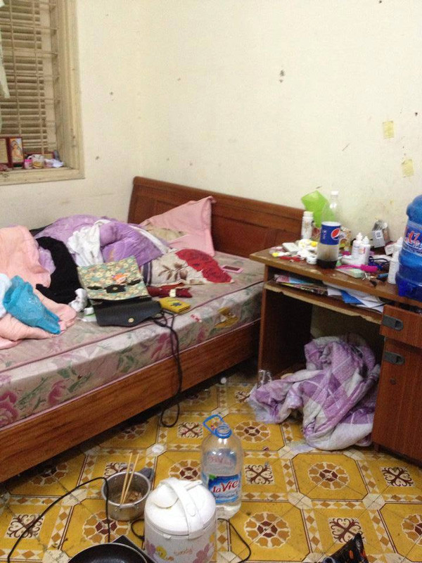 Bên cạnh đó, một số người còn tranh thủ khoe căn phòng của mình với lời khẳng định đầy tự hào "con trai mà còn sạch sẽ gấp mấy lần" ở bình luận phía dưới bài viết.