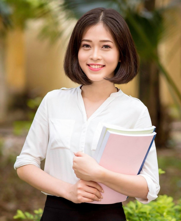 Nickname Sơn Nguyễn bình luận: "Trong số các người đẹp tham gia hoa hậu, mình đã ấn tượng Phương Nga từ lúc cuộc thi mới bắt đầu, bạn ý tỏa sáng cả trên khấu và xinh đẹp nhẹ nhàng khi ở ngoài đời".