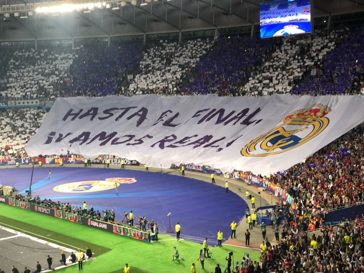 Rạng sáng ngày 27/5 theo giờ Việt Nam, CLB Real Madrid đã đăng quang ngôi vô địch UEFA Champions League lần thứ 3 liên tiếp. Đây là một thành tích chưa một đội bóng nào tại châu Âu làm được điều này và đây cũng chính là chiếc cúp vô địch C1 lần thứ 13 trong lịch sử CLB Hoàng Gia Tây Ban Nha. Ảnh sử dụng trong bài: UEFA.com