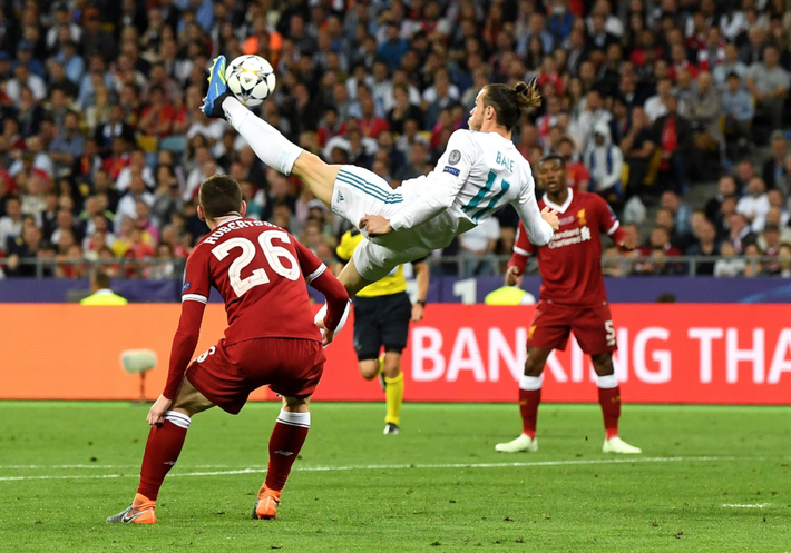 Từ bàn thua do lóng ngóng bóng ngay vào chân của Benzema, HLV Zidane cảm thấy thủ môn Karius của Liverpool đã gặp vấn đề tâm lý khi phải chơi một trận chung kết quá căng thẳng và ông không ngần ngại tung 1 tiền đạo cánh có thể lực, có độ quái và khả năng sút xa để nhằm chừng phạt yếu điểm này.
