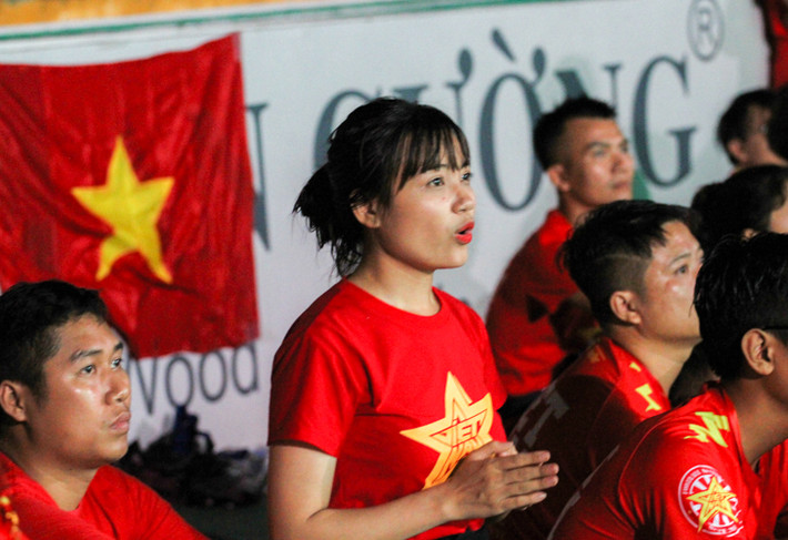 Chia sẻ về sự nổi tiếng bất ngờ này, Minh Ánh nói: "Sau khi em xuất hiện khá nhiều trên báo thì lượt theo dõi Facebook của em tăng khá nhanh. Nhưng em nghĩ là sẽ k sao vì mình có niềm đam mê và tình yêu bóng đá mãnh liệt chân thật như vậy. Em cũng cảm ơn các ac khi đã giúp em lưu lại những khoảnh khắc đẹp như thế ạ".