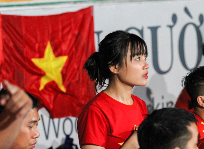 Sau khi khoảnh khắc bật khóc của Minh Ánh với bàn thắng của Văn Toàn tại trận tứ kết Asiad 2018 được đăng tải trên các báo, nữ CĐV này được nhiều người chú ý và trang cá nhân của cô nàng nhận được vô vàn những lời mời kết bạn.