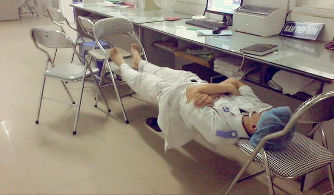 Càng vất vả, các sinh viên càng thấm thía và càng cố gắng, vì họ hiểu công việc của mình sau này là cứu người, giúp người nên việc học hành, thực tập phải thực sự nghiêm túc.