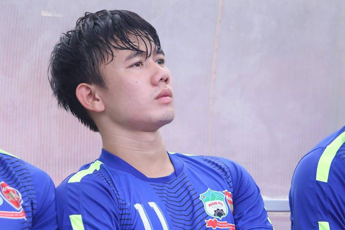 Nhắc đến CLB HAGL, không quá khó để người ta kể ra vanh vách những cái tên như Công Phượng, Xuân Trường, Tuấn Anh, Văn Toàn nhưng nhiều fan hâm mộ còn vô cùng mê mẩn với nhan sắc của tiền vệ Minh Vương.