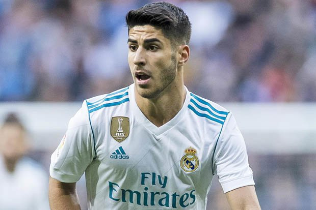 Theo tờ Express, Chelsea đang lên kế hoạch chiêu mộ tiền vệ Marco Asensio của Real Madrid ngay trong mùa Hè này nhằm tăng cường hàng tấn công. Ảnh: Express