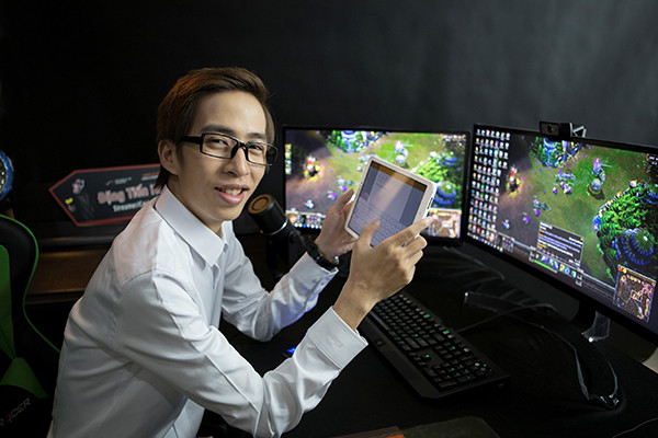 ViruSs là một trong những Game thủ có sức ảnh hưởng lớn nhất tới cộng đồng LMHT. Sau khi từ bỏ sự nghiệp Game thủ, ViruSs theo đuổi niềm đam mê với công việc streamer game và Caster các trận đấu LMHT.