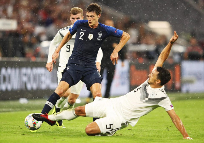 Sau thành công rực rỡ cùng tuyển Pháp ở World Cup 2018, Benjamin Pavard đã lọt vào tầm ngắm của HLV Pep Guardiola và được Man City đánh tiếng muốn có sự phục vụ ở sân Etihad.
