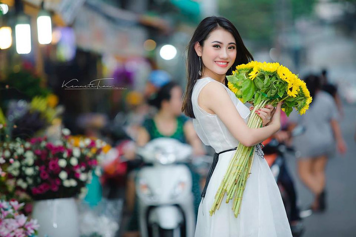 Hiện tại Huyền Thương vẫn chưa lên tiếng về những bình luận tiêu cực này. Nhưng khi xuất hiện và nhen nhóm "thả thính" thủ môn đội tuyển U23 Việt Nam của cô gái showbiz này đã bị cộng đồng mạng phanh phui và lên tiếng chỉ trích.