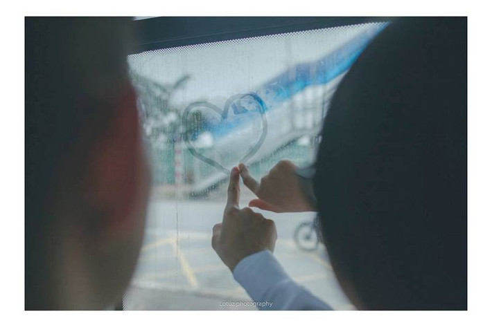 Điều thú vị hơn cả của tình yêu cặp đôi học sinh 10X này đó chính là bạn nữ Huyền Trang là người nói ra tình cảm của mình trước. Cô bạn đã lấy hết dũng khí để nhắn tin tỏ tình trước, thậm chí còn hồi hộp đợi tin đáp lại đến mức phát khóc.
