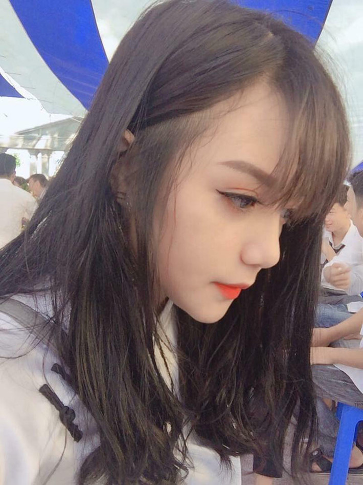 Cô gái xinh đẹp được nhắc tới đó là Triệu Việt Hà sinh năm 2002, hiện đang là học sinh trường THPT Mỹ Hào (Hưng Yên).
