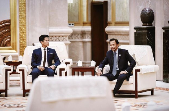 Instagram của hoàng tử vương quốc Brunei có gần 800.000 người theo dõi và bạn sẽ choáng ngợp bởi sự giàu, sang trọng cùng với cuộc sống hào nhoáng.