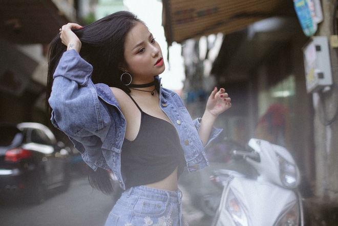 Liên hệ với Thương Võ, cô bạn này cho biết: "Đoạn clip này được quay vào đêm Trung thu, hôm đó mình và một cô bạn đi chơi, ngẫu hứng mình hát và bạn ấy đã quay lại chứ hoàn toàn không có chủ đích hay đầu tư gì cả. Sau đó mình chia sẻ lên facebook cá nhân, không ngờ clip này lại được lan truyền nhanh như vậy, nhiều diễn đàn nổi tiếng cũng lấy đăng khiến trang cá nhân mình như có “bão” ấy, chuông báo tin nhắn, bình luận nhảy liên hồi. Mình cảm thấy rất vui vì được mọi người yêu mến như vậy."