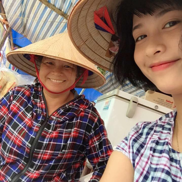 Cô bạn quyết định làm một lúc 3 việc: quản lý một cửa hàng bán đồ Nhật, dẫn tour du lịch, làm nhà hàng Nhật. Trung bình mỗi tháng, nữ sinh kiếm được khoảng 15-20 triệu.