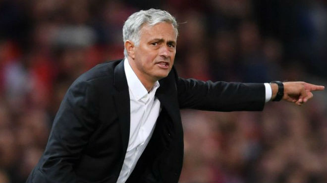 Huyền thoại Lee Sharpe của Manchester United đã công khai chỉ trích Jose Mourinho sau trận thua trước Brighton. Đặc biệt, Lee Sharpe nhận định, Người đặc biệt sẽ bị sa thải trước Giáng sinh.