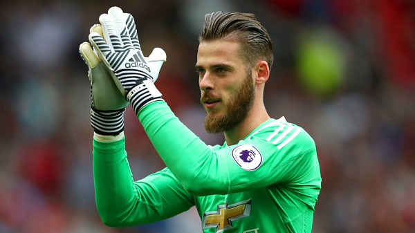 Theo Goal, thủ thành số 1 của TBN dự định sẽ ký hợp đồng dài hạn với Man Utd kèm mức lương 200.000 bảng/tuần.