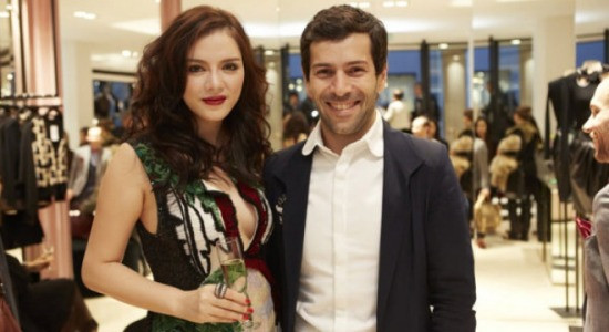 Ra đời vào năm 2005 nhưng các thiết kế của Alexis Mabille nhanh chóng được các ngôi sao nổi tiếng trên thế giới yêu thích bởi sự tinh xảo. Trước đó, nhà thiết kế Alexis Mabille từng làm việc cho những thương hiệu lớn như Dior, Yves Saint Lauren, Lancome...