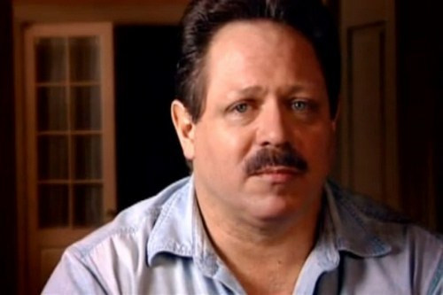 Christopher Langan được mô tả là "người đàn ông thông minh nhất nước Mỹ" với chỉ số IQ trong khoảng 195 - 210. Ông bắt đầu nói lúc 6 tháng tuổi, và tự học để đọc khi ông lên 3 tuổi. Ông đã phát triển một "lý thuyết về mối quan hệ giữa tâm trí và thực tế".
