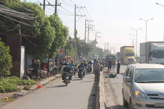 Một vụ tai nạn xảy ra sáng 17/3 trên Quốc lộ 51 đoạn qua phường Long Bình Tân, TP Biên Hòa, tỉnh Đồng Nai. Thông tin trên báo Người Lao Động cho biết, anh Lê Trần Anh Đức (19 tuổi, ngụ tỉnh Bà Rịa – Vũng Tàu) đi xe máy trên Quốc lộ 51 hướng từ huyện Long Thành về TP Biên Hòa, khi đến địa điểm trên thì xảy ra va chạm với xe tải BKS 60C-145.61 do tài xế Nguyễn Đức Thắng (31 tuổi, ngụ tỉnh Đồng Nai) điều khiển. Ảnh: Người lao động.