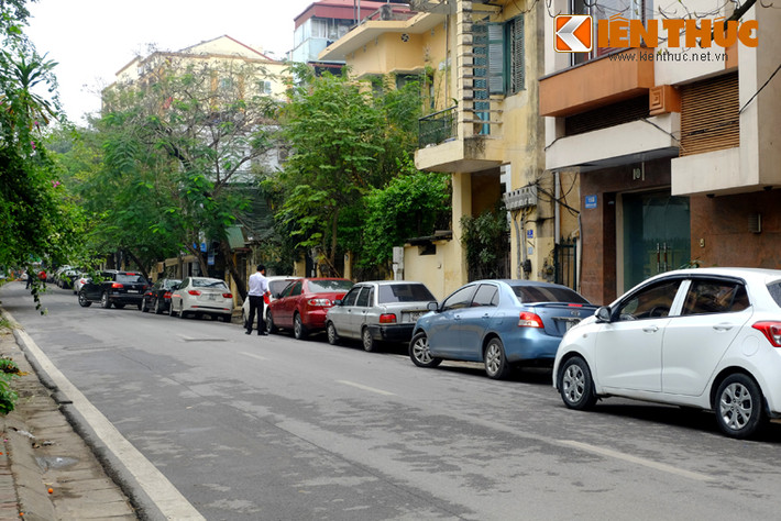 Chị Nguyễn Thanh Mai (người dân trên phố Nguyễn Gia Thiều, Hà Nội) cho biết: "Từ lúc có quy định đỗ xe theo ngày chẵn lẻ, đường phố rộng rãi hơn rất nhiều. Mọi lần xe đỗ hai bên lòng đường thì hay xảy ra ùn ứ giao thông. Gần đây có hai gara ô tô nên ngã tư giữa Nguyễn Gia Thiều - Liên Trì hay ùn ứ mỗi khi có xe quay đầu hoặc đỗ xe".