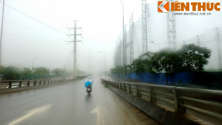 Hiện tượng sương mù này thường xuất hiện vào tháng 2-3 hàng năm do các khối không khí lạnh dịch chuyển ra biển.