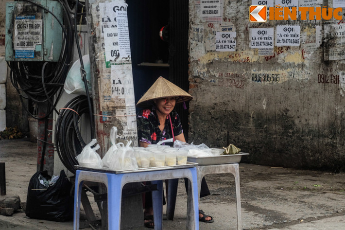 Đồ nghề làm bánh đơn giản, bánh dễ làm, và chỉ cần thêm một chiếc bàn nhỏ, một góc riêng là có thể bán được bánh trôi bánh chay.