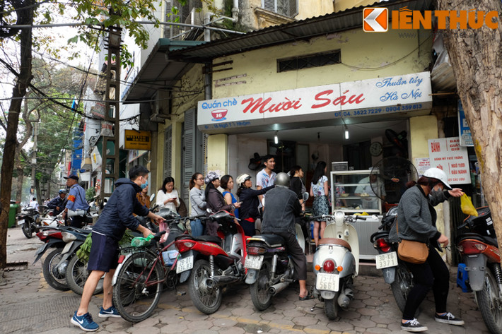 Với người Hà Nội, bánh trôi bánh chay ở các phố Ngô Thì Nhậm, Trần Xuân Soạn, hoặc chợ Hôm... luôn hấp dẫn nhờ hương vị truyền thống.